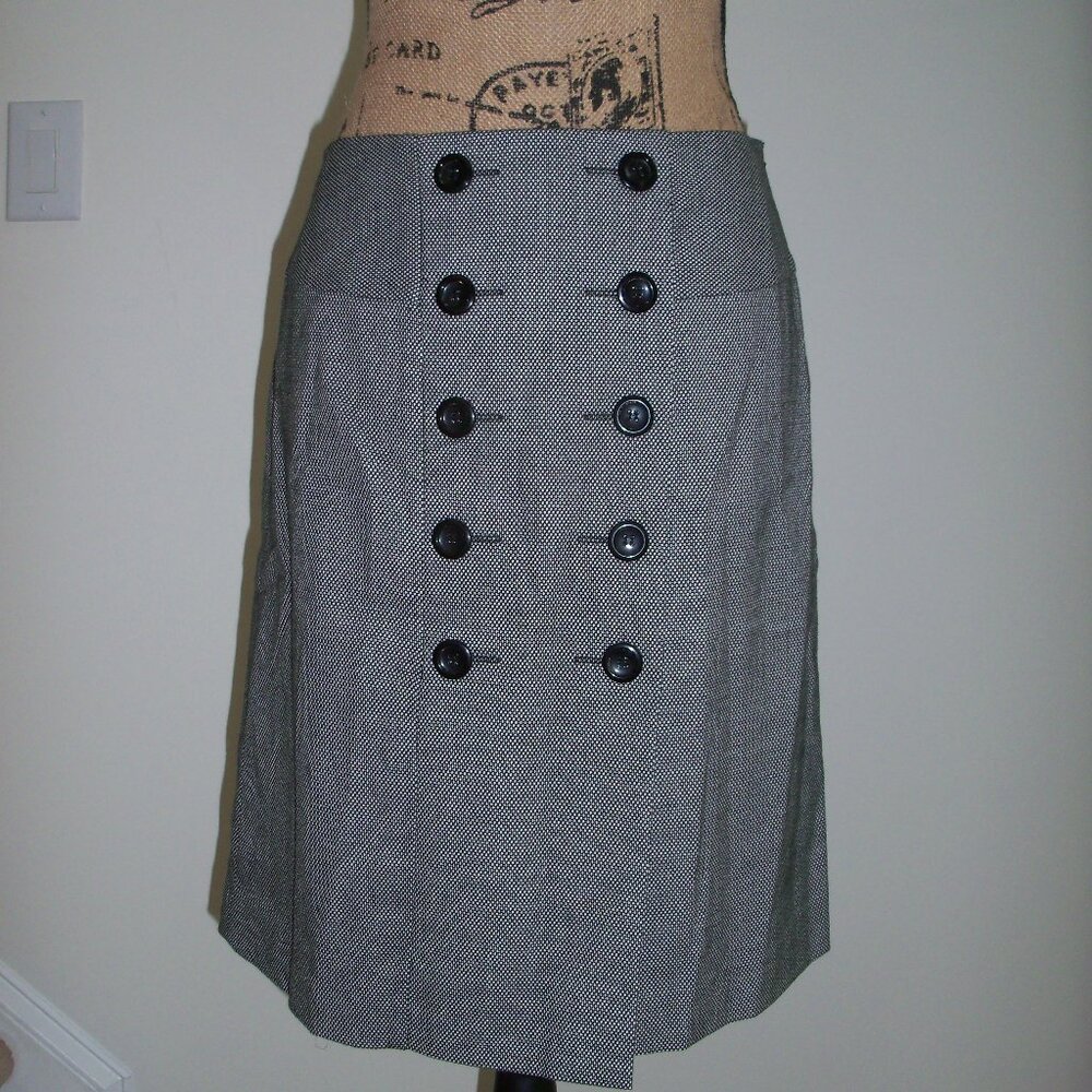 Dress Barn Black/White Print Skirt size 4 Good Condition!